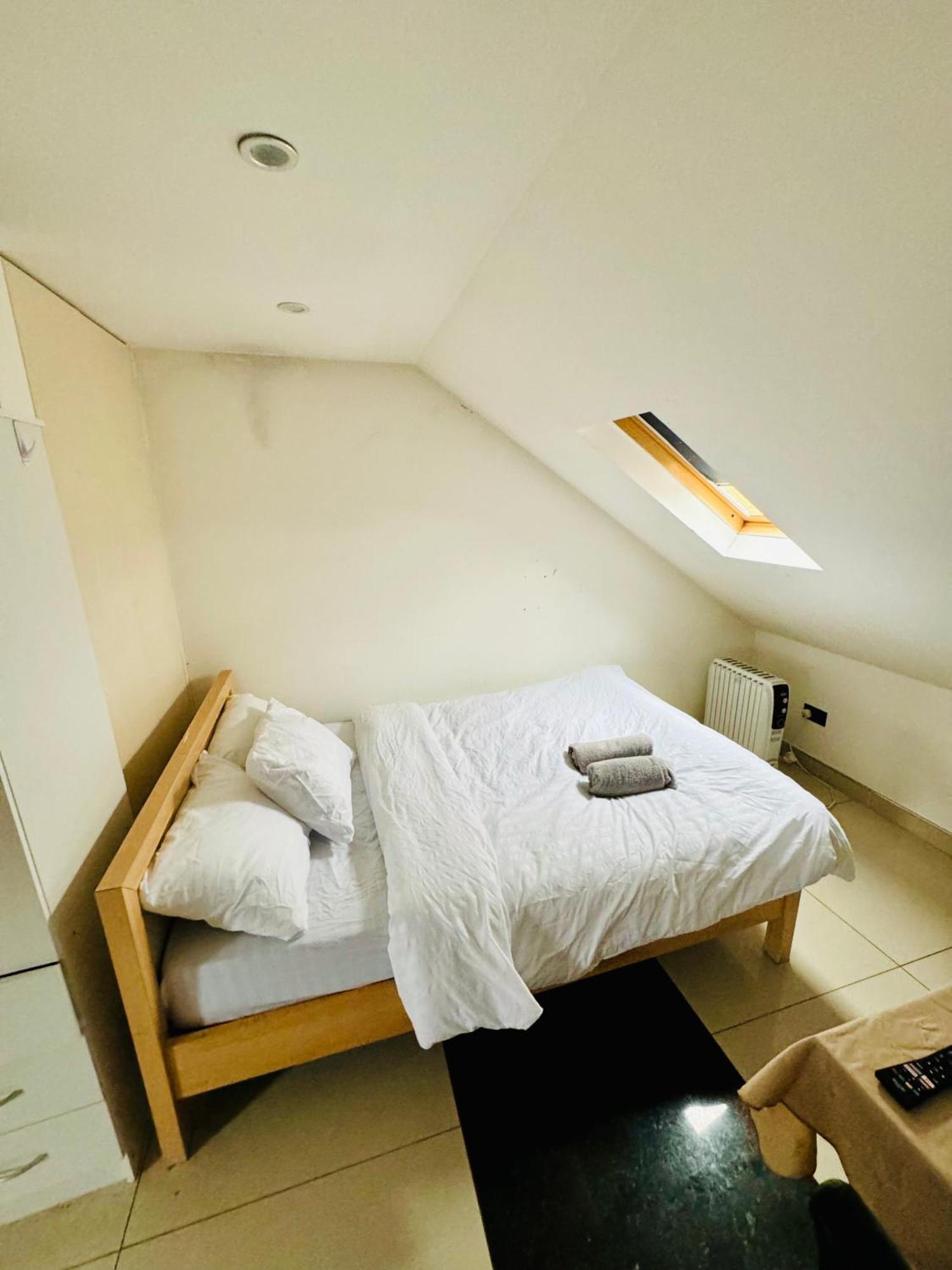 The Great Falcon Accommodation London Exterior photo