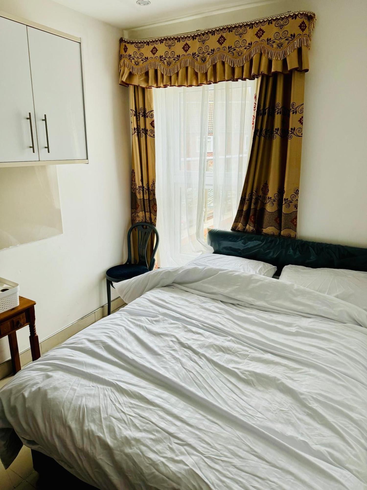 The Great Falcon Accommodation London Exterior photo