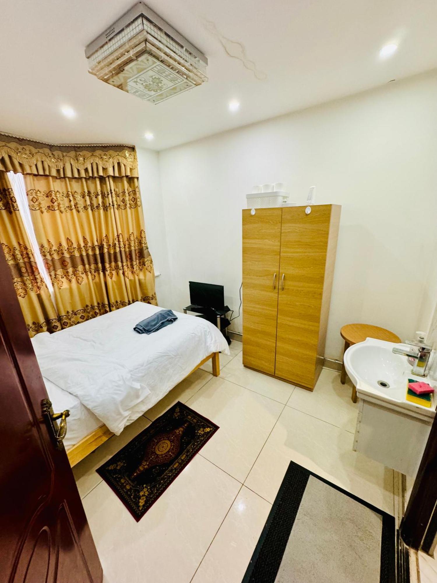 The Great Falcon Accommodation London Exterior photo